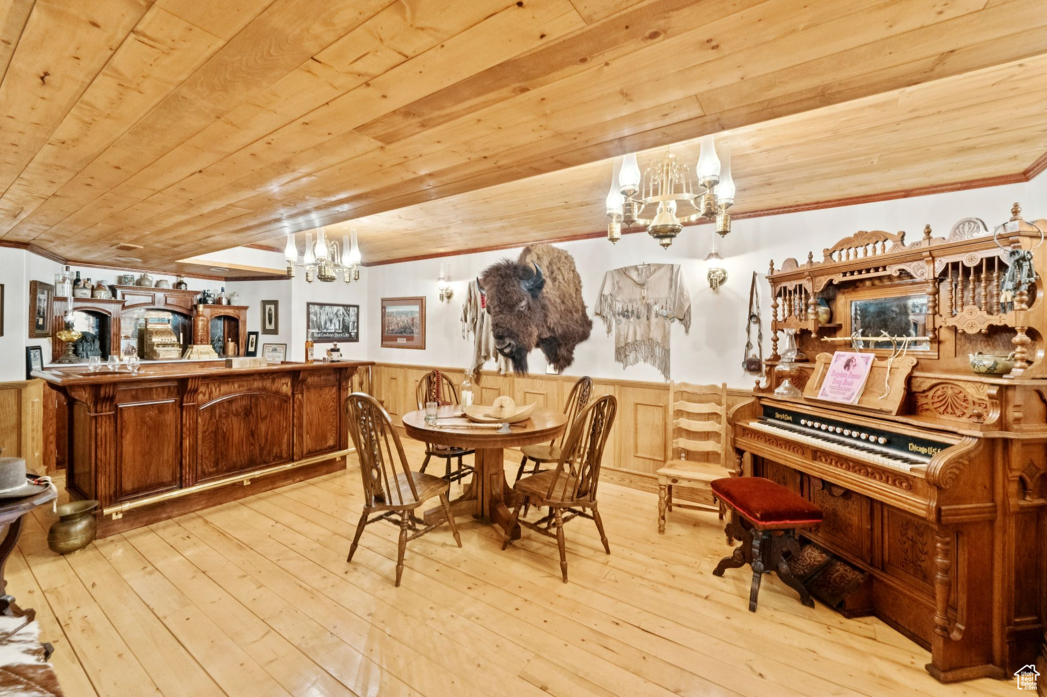 EQUESTRIAN ESTATES - Residential