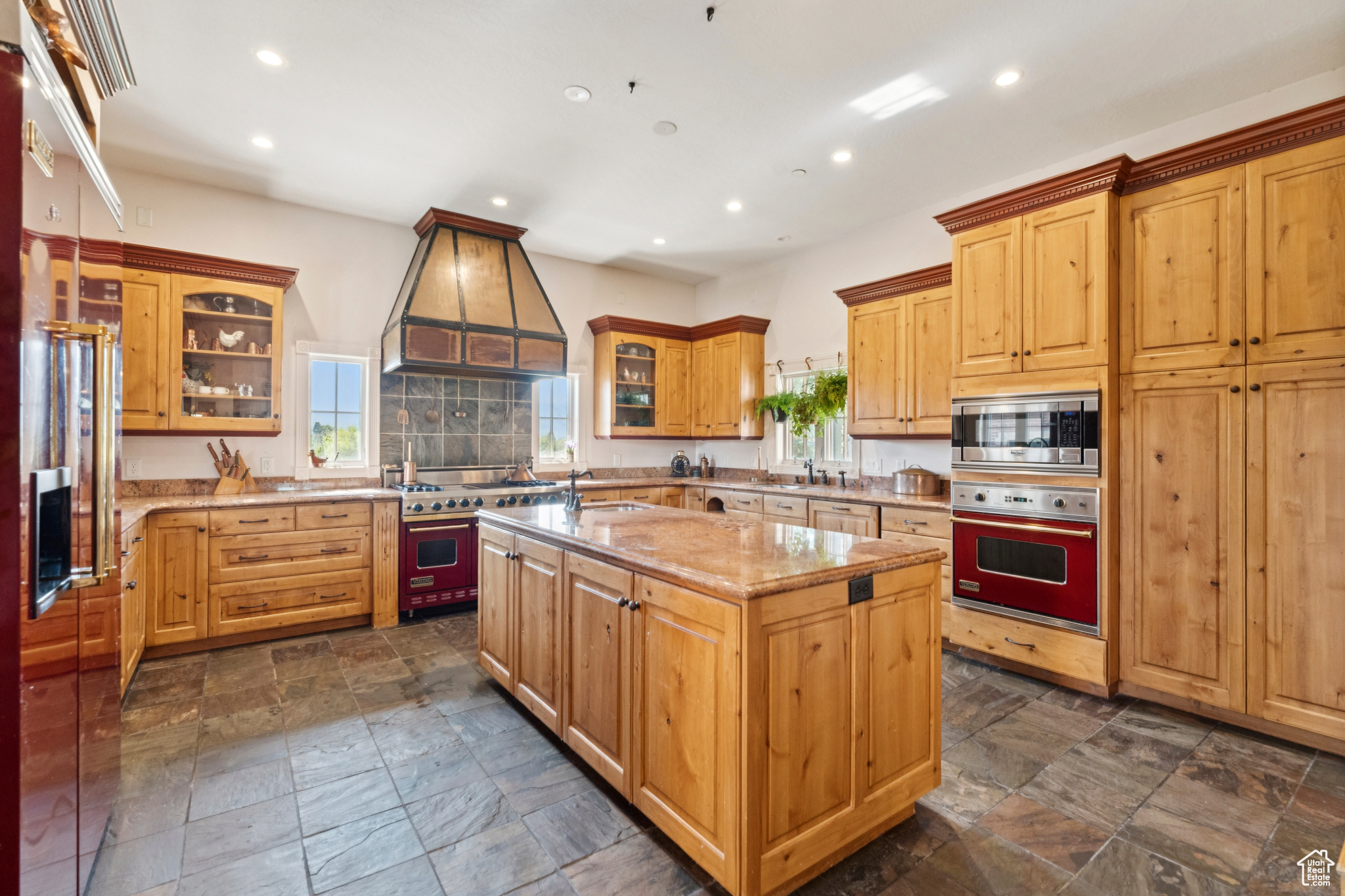 EQUESTRIAN ESTATES - Residential