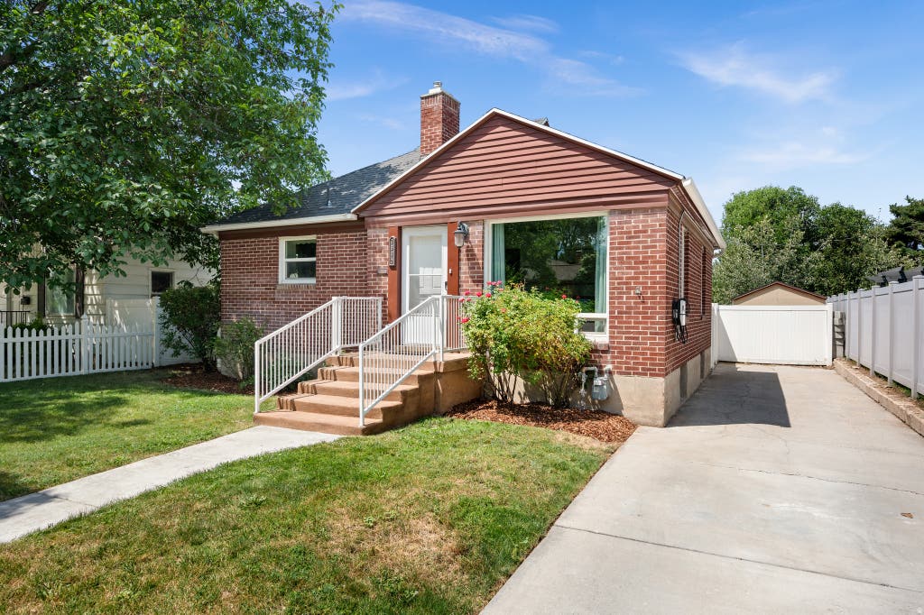Photo of 2892 S MCCLELLAND ST E, Salt Lake City, UT 84106 (MLS # 2174167)