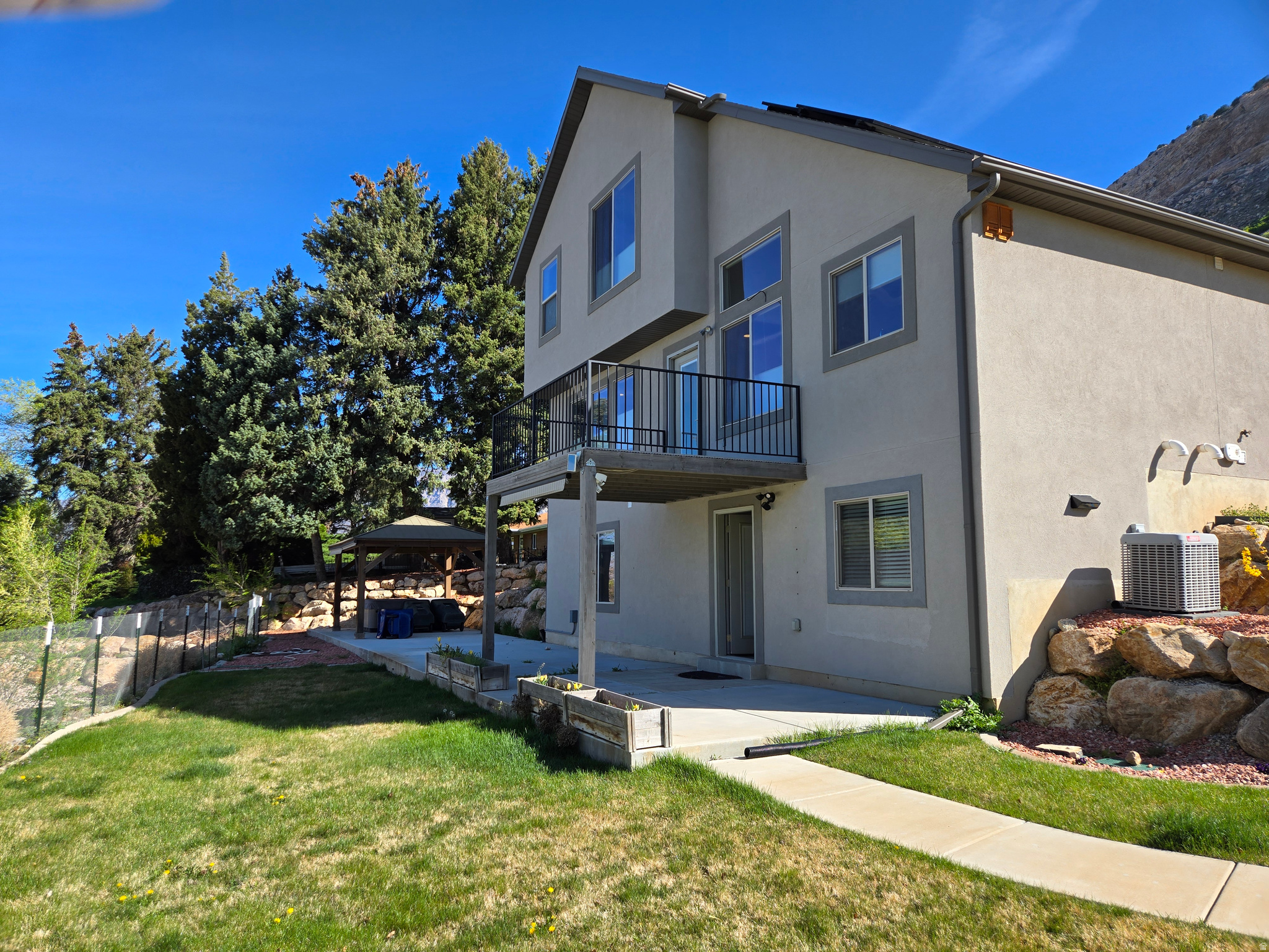 BENCH @ MTN RD - Residential