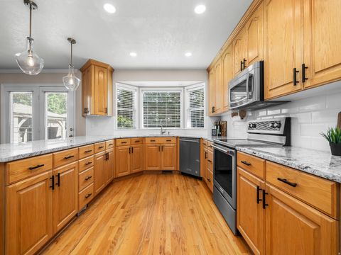 Tiny photo for 2184 E EAGLE RAY CT, Cottonwood Heights, UT 84121 (MLS # 2157932)