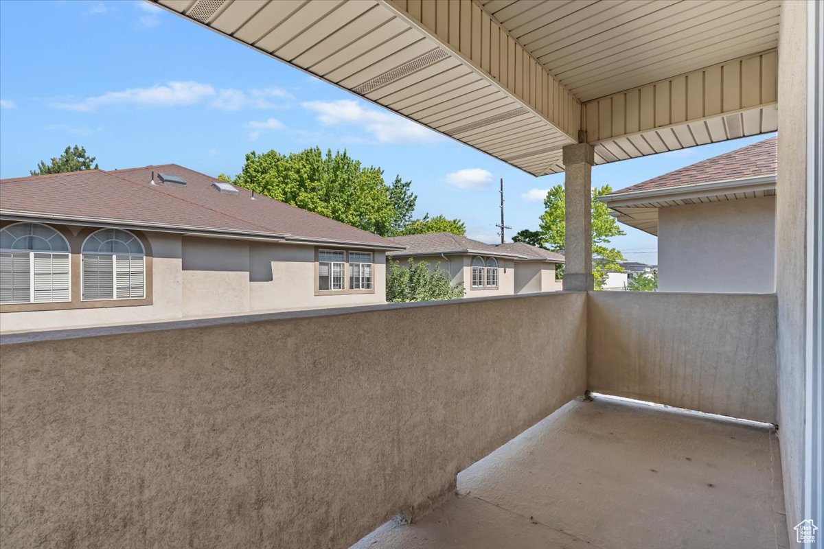 WHITE PINES - Residential