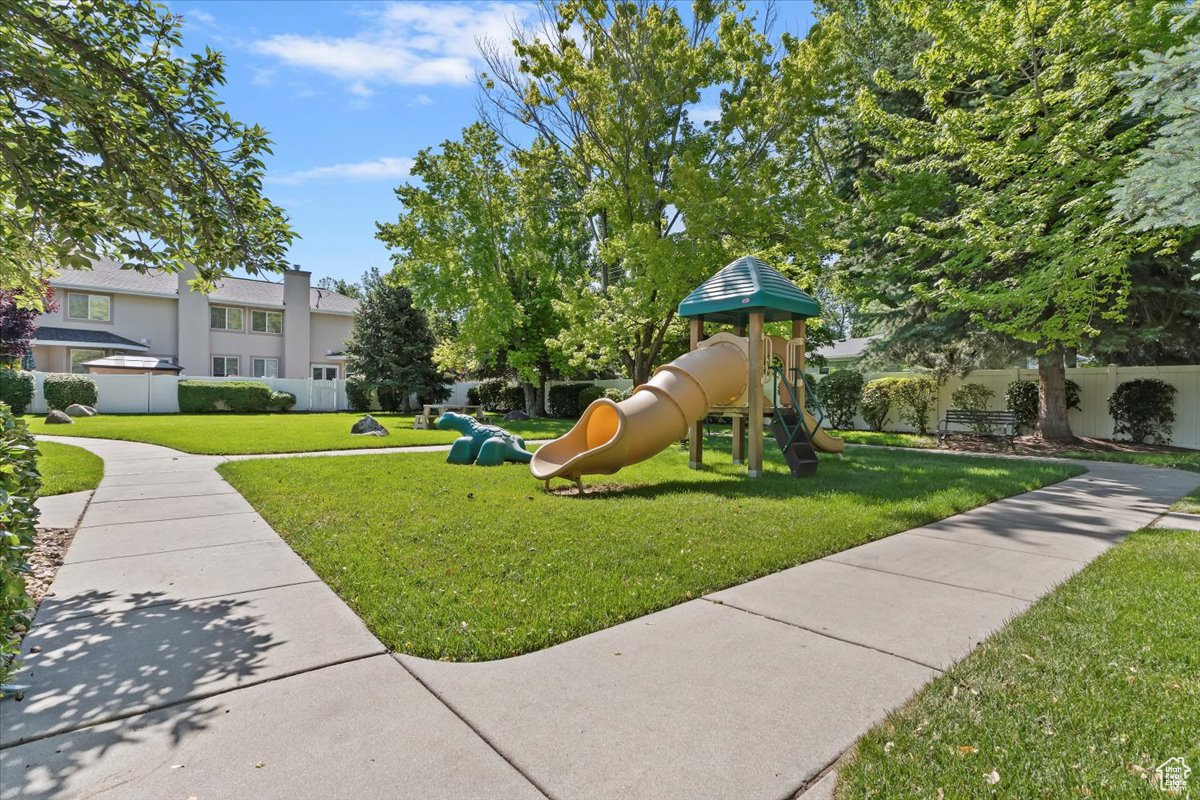 WHITE PINES - Residential