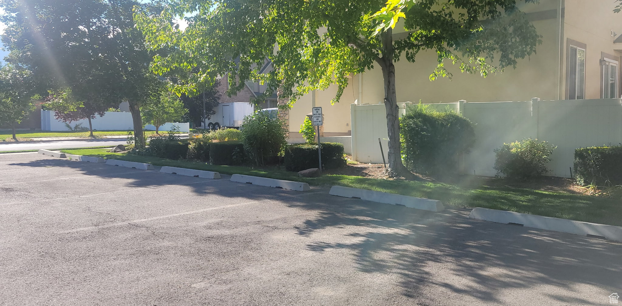 WHITE PINES - Residential