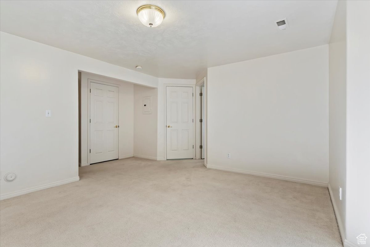 WHITE PINES - Residential