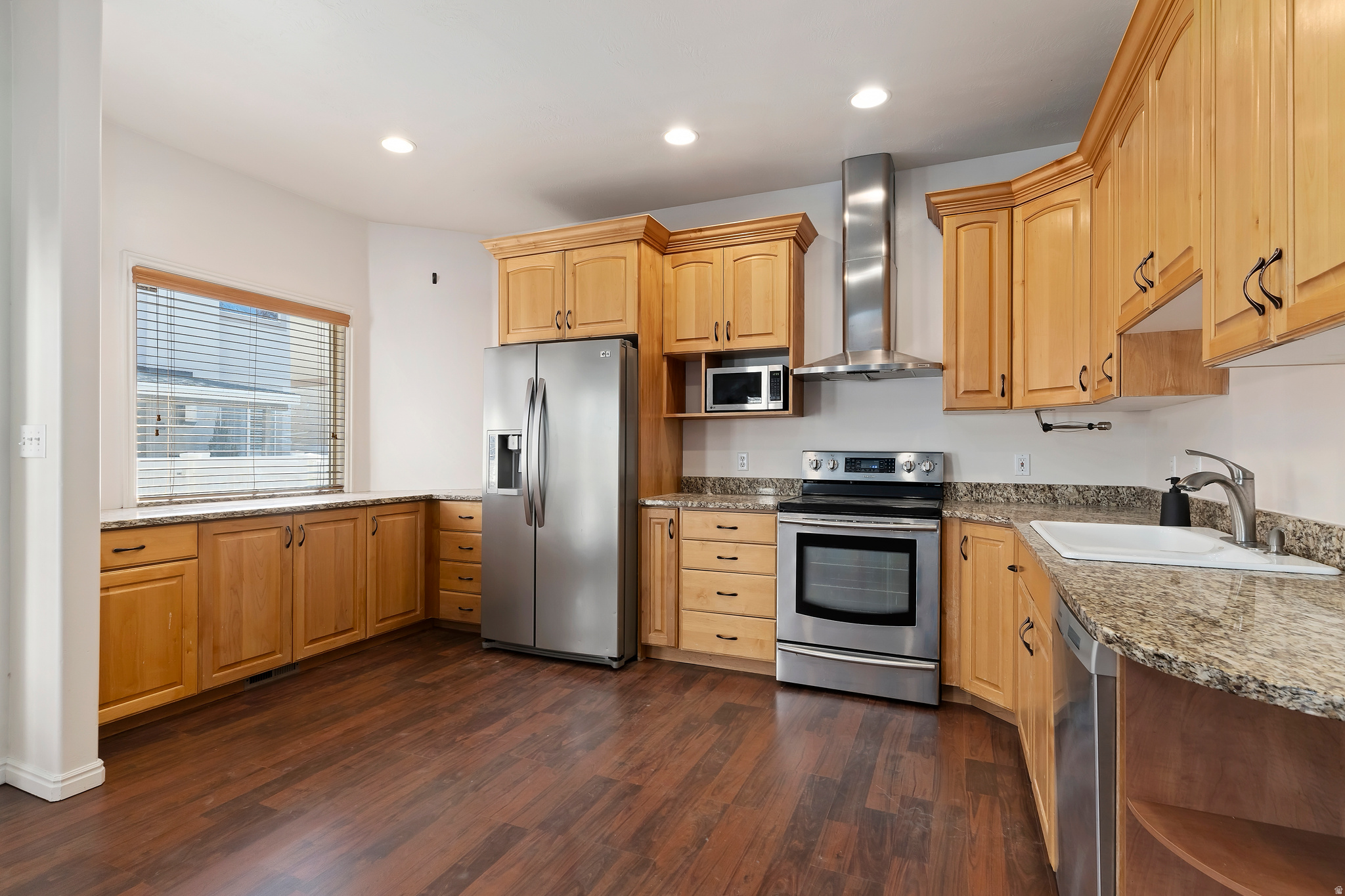 WHITE PINES - Residential