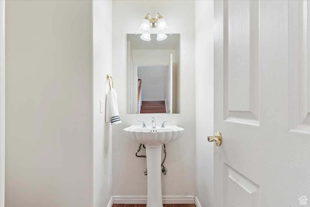 WHITE PINES - Residential