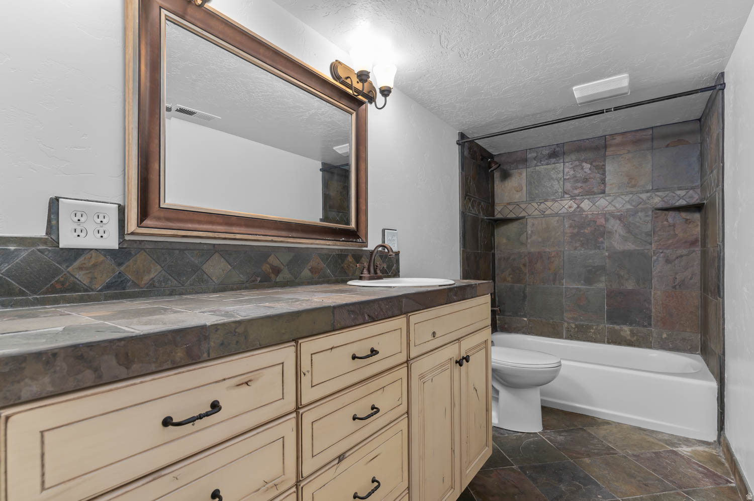 COLONY POINTE - Residential