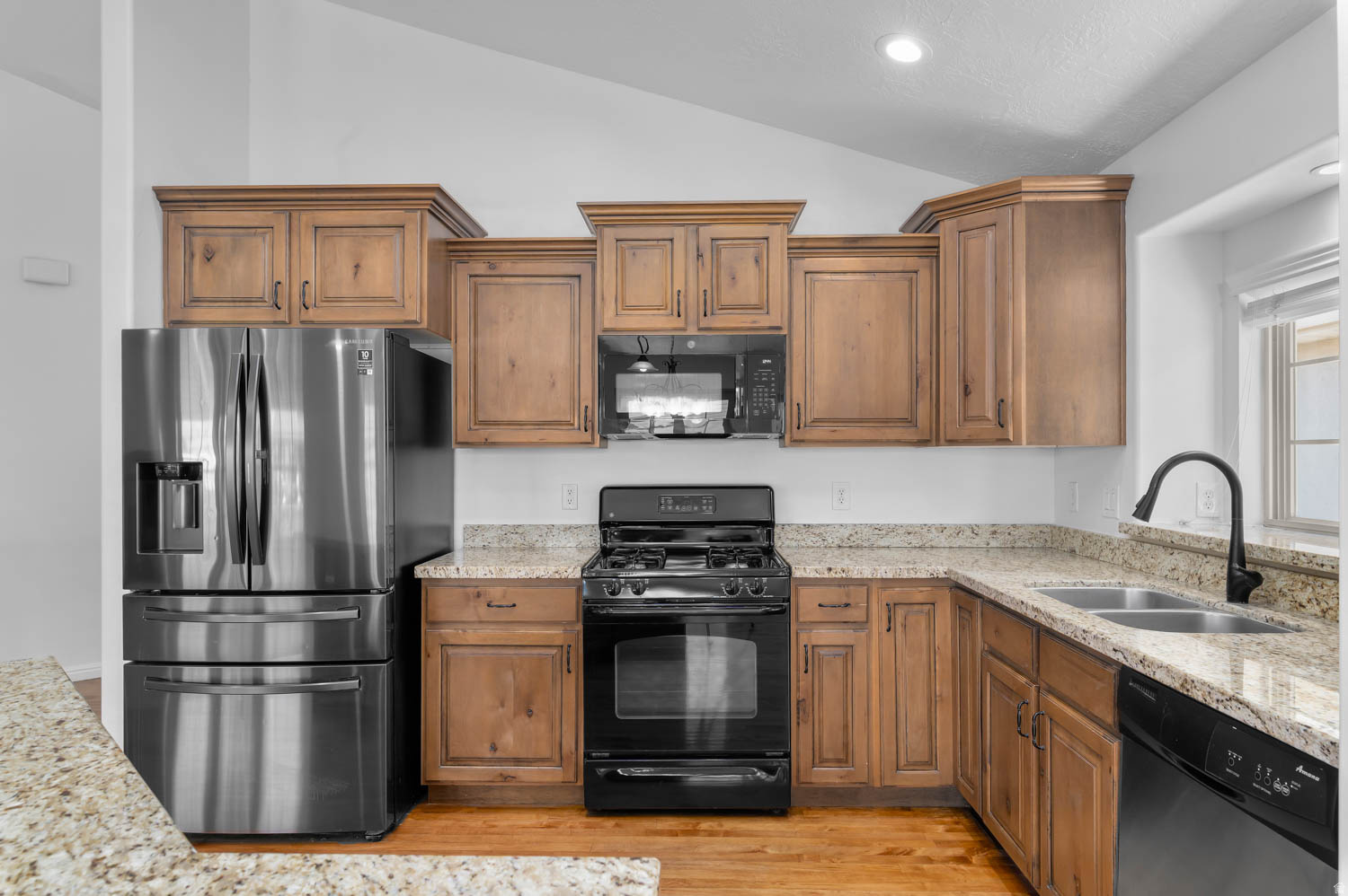 COLONY POINTE - Residential