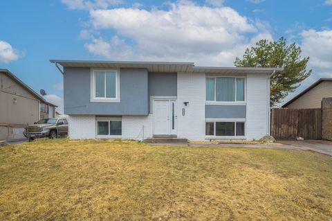 Photo of 5481 W HEATH AVE, Kearns, UT 84118 (MLS # 2140981)