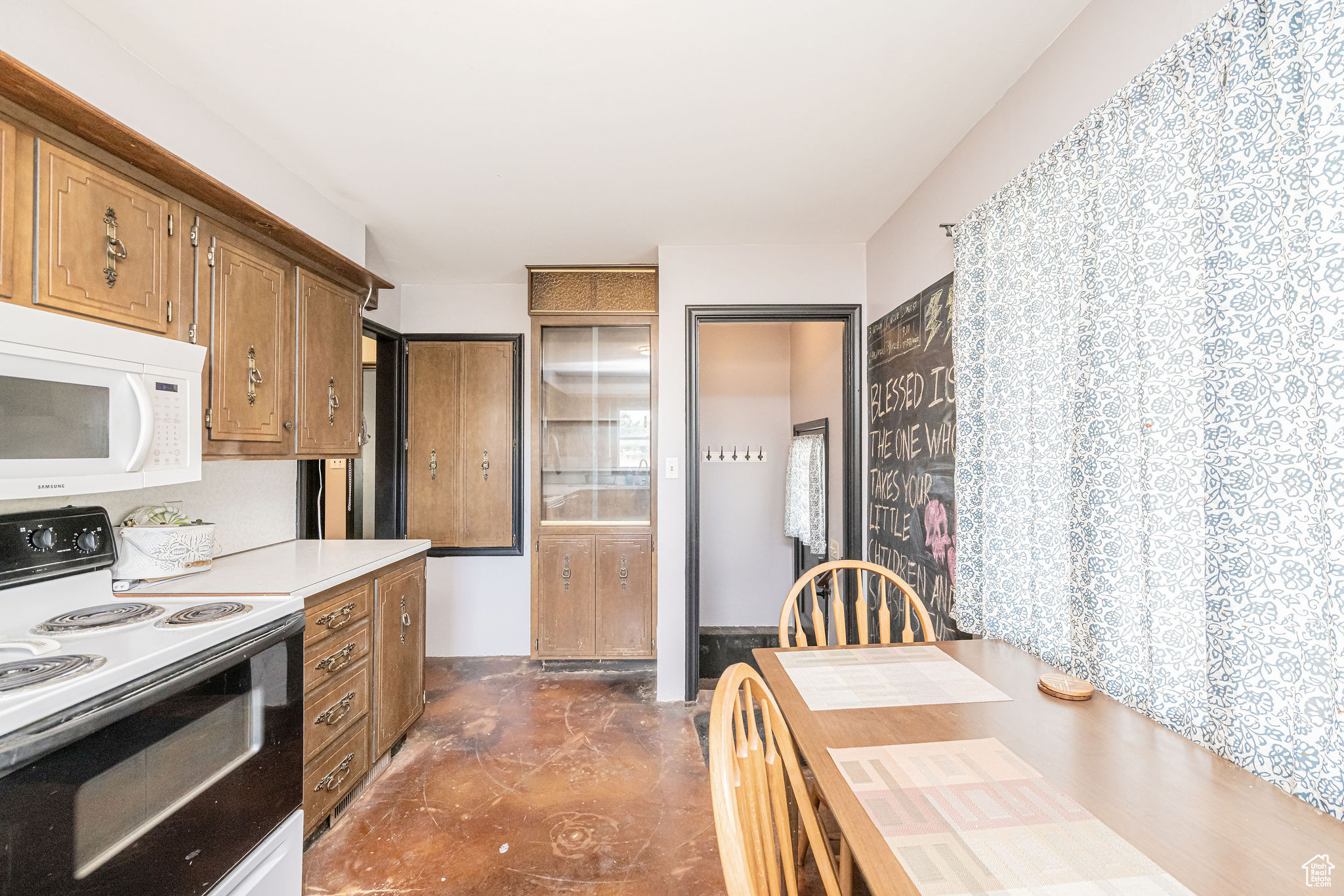 DYER GROVES - Residential