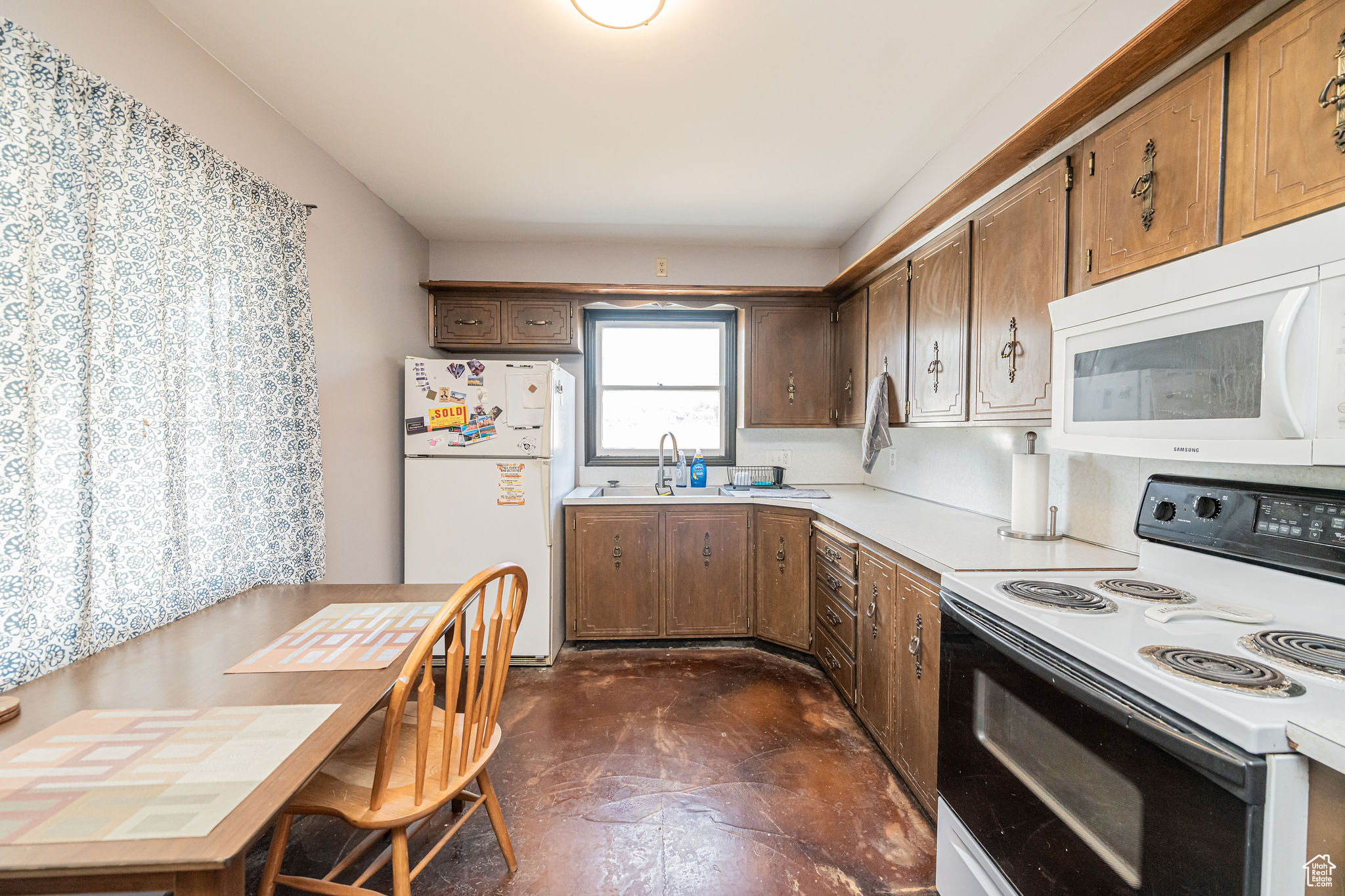 DYER GROVES - Residential