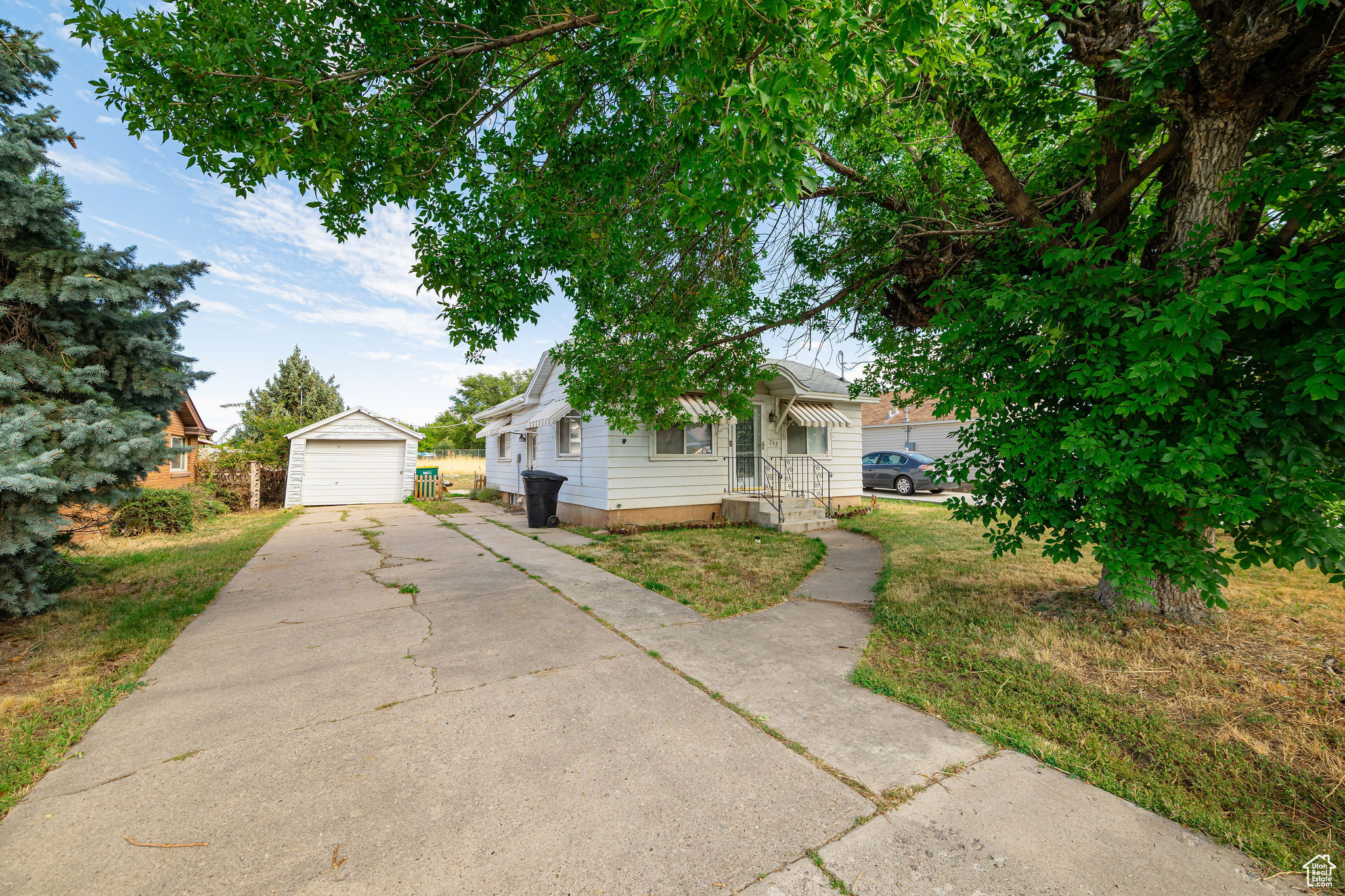 DYER GROVES - Residential