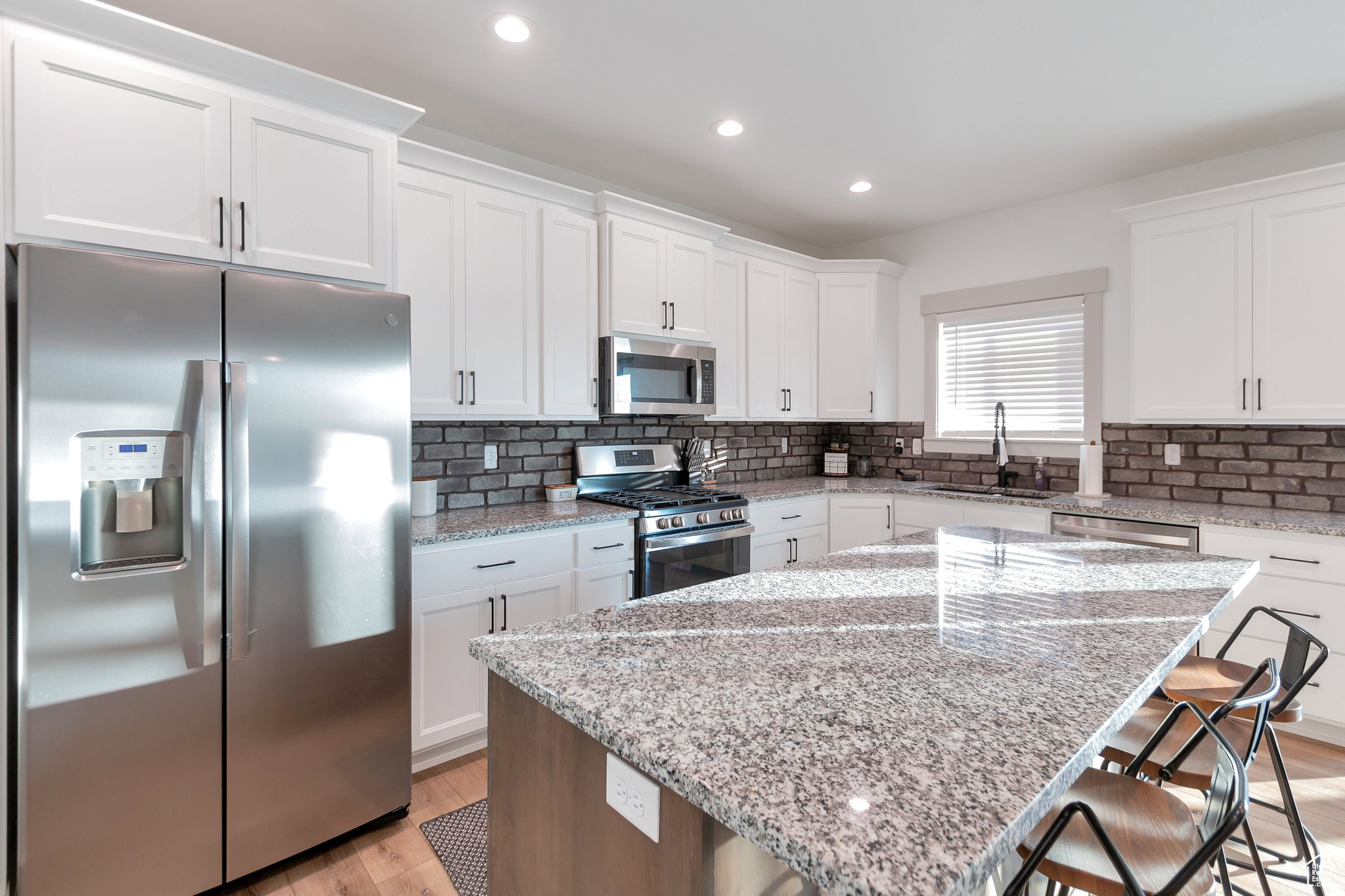 PERRY CANYON - Residential