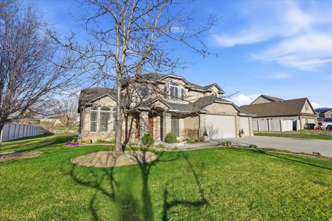 Tiny photo for 324 W IRONSIDE WAY, Farmington, UT 84025 (MLS # 2143909)