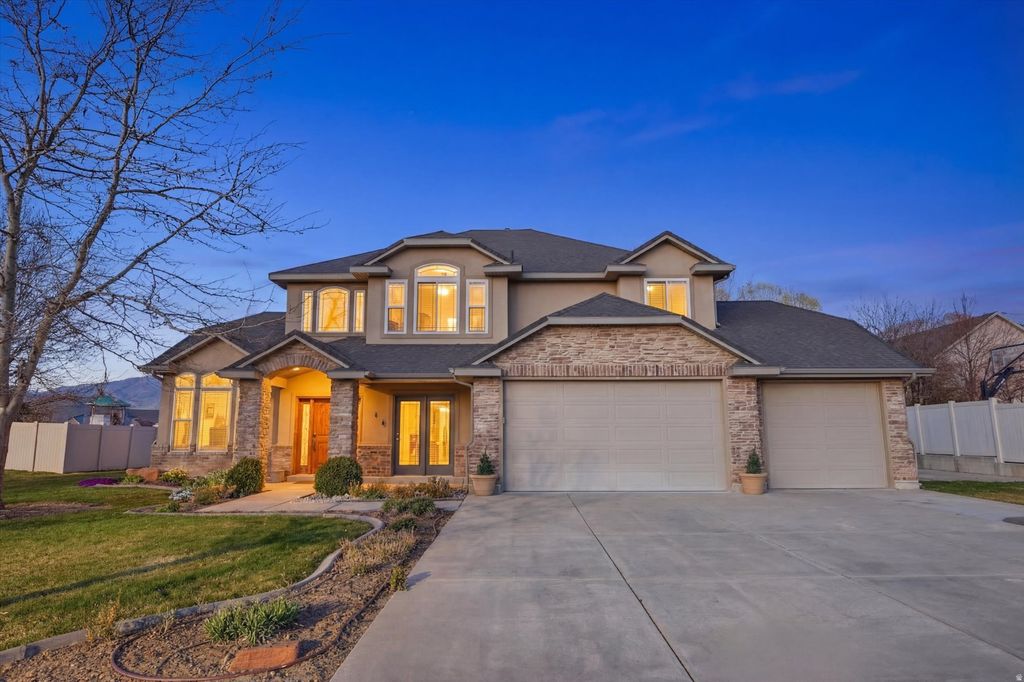 Photo of 324 W IRONSIDE WAY, Farmington, UT 84025 (MLS # 2143909)