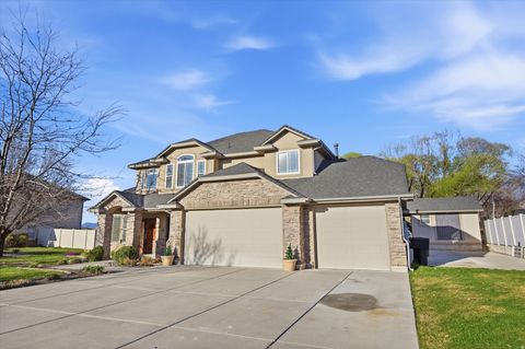 Tiny photo for 324 W IRONSIDE WAY, Farmington, UT 84025 (MLS # 2143909)