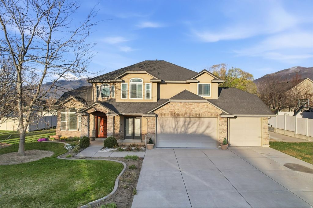 Photo of 324 W IRONSIDE WAY, Farmington, UT 84025 (MLS # 2143909)