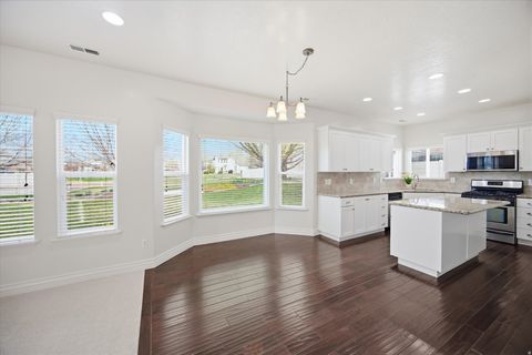 Tiny photo for 324 W IRONSIDE WAY, Farmington, UT 84025 (MLS # 2143909)