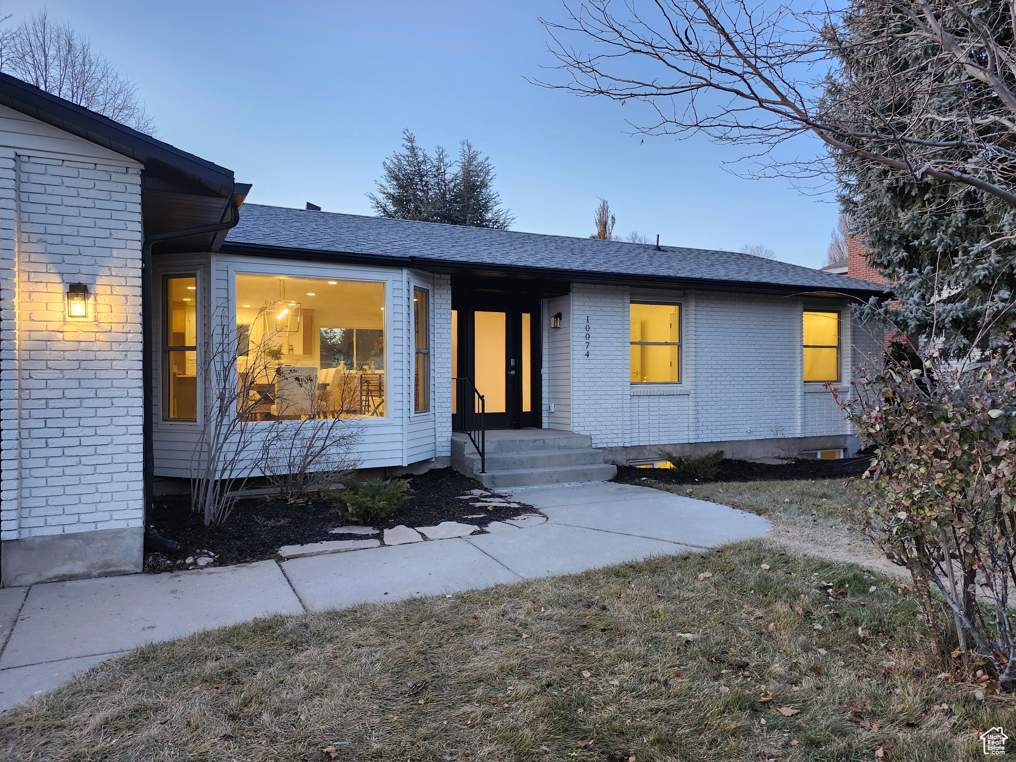 10074 S Countrywood Dr, Sandy, Utah image 2