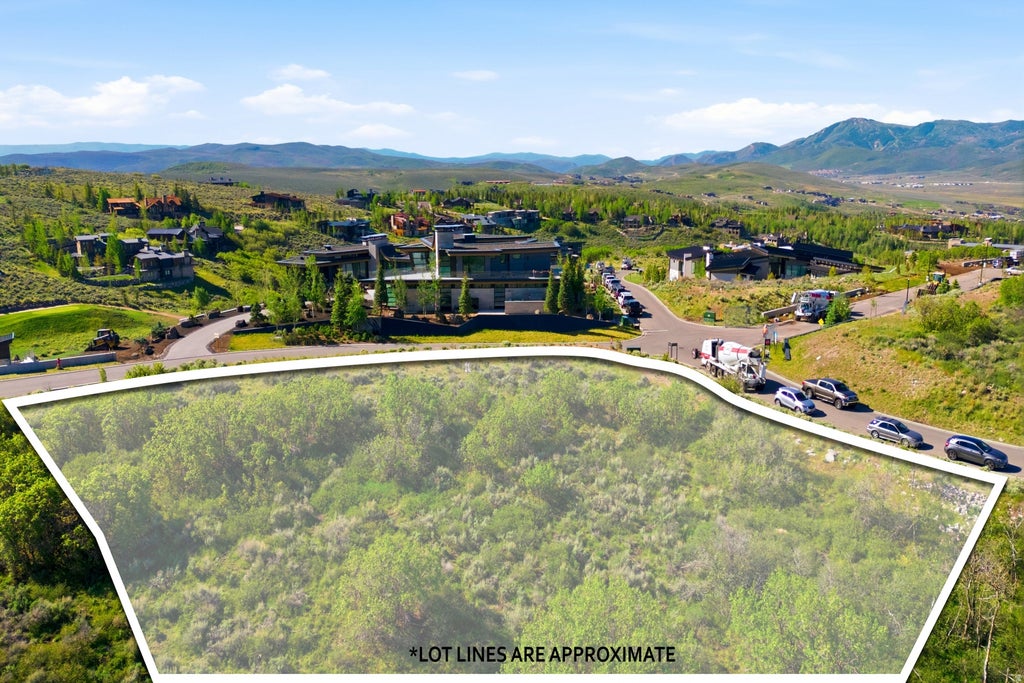 Photo of 4577 PINNACLE SKY LOOP #33, Park City, UT 84098 (MLS # 2164086)