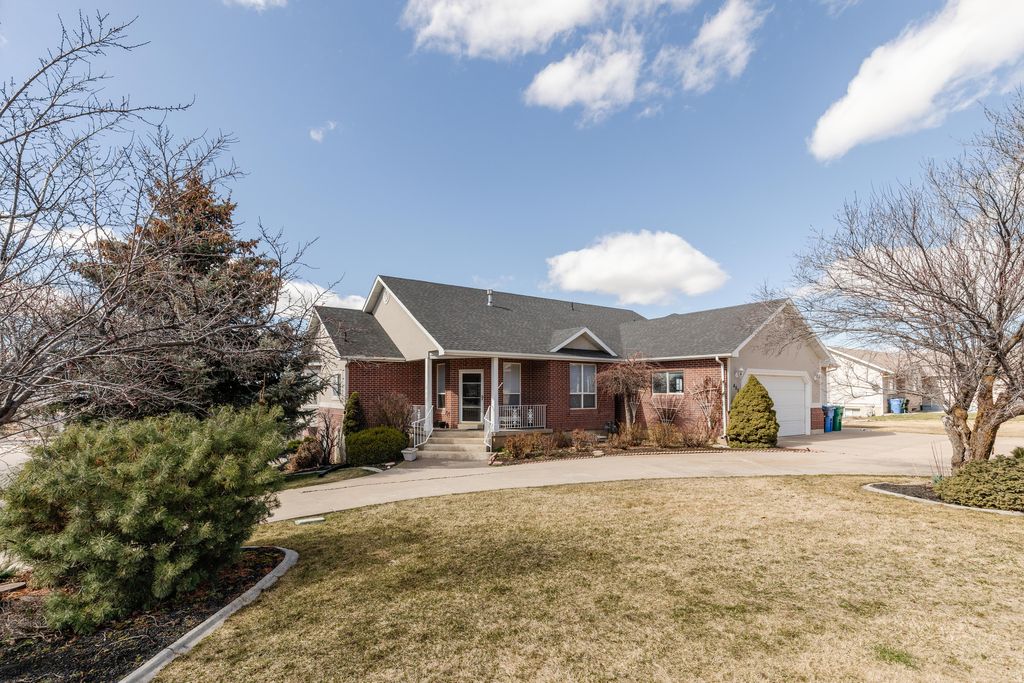 Photo of 455 N 350 E, Hyde Park, UT 84318 (MLS # 2142356)