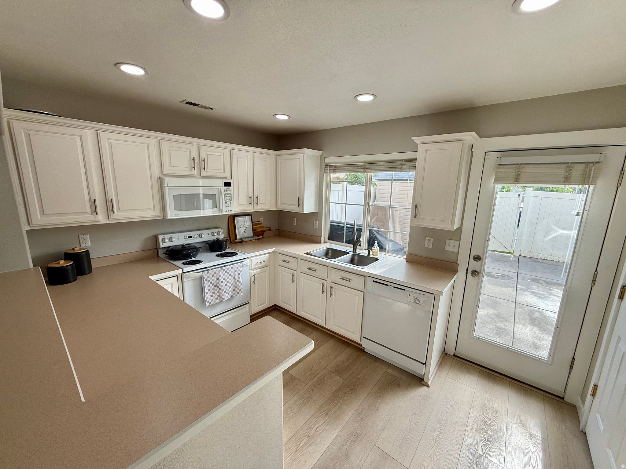COUNTRY WOODS - Residential