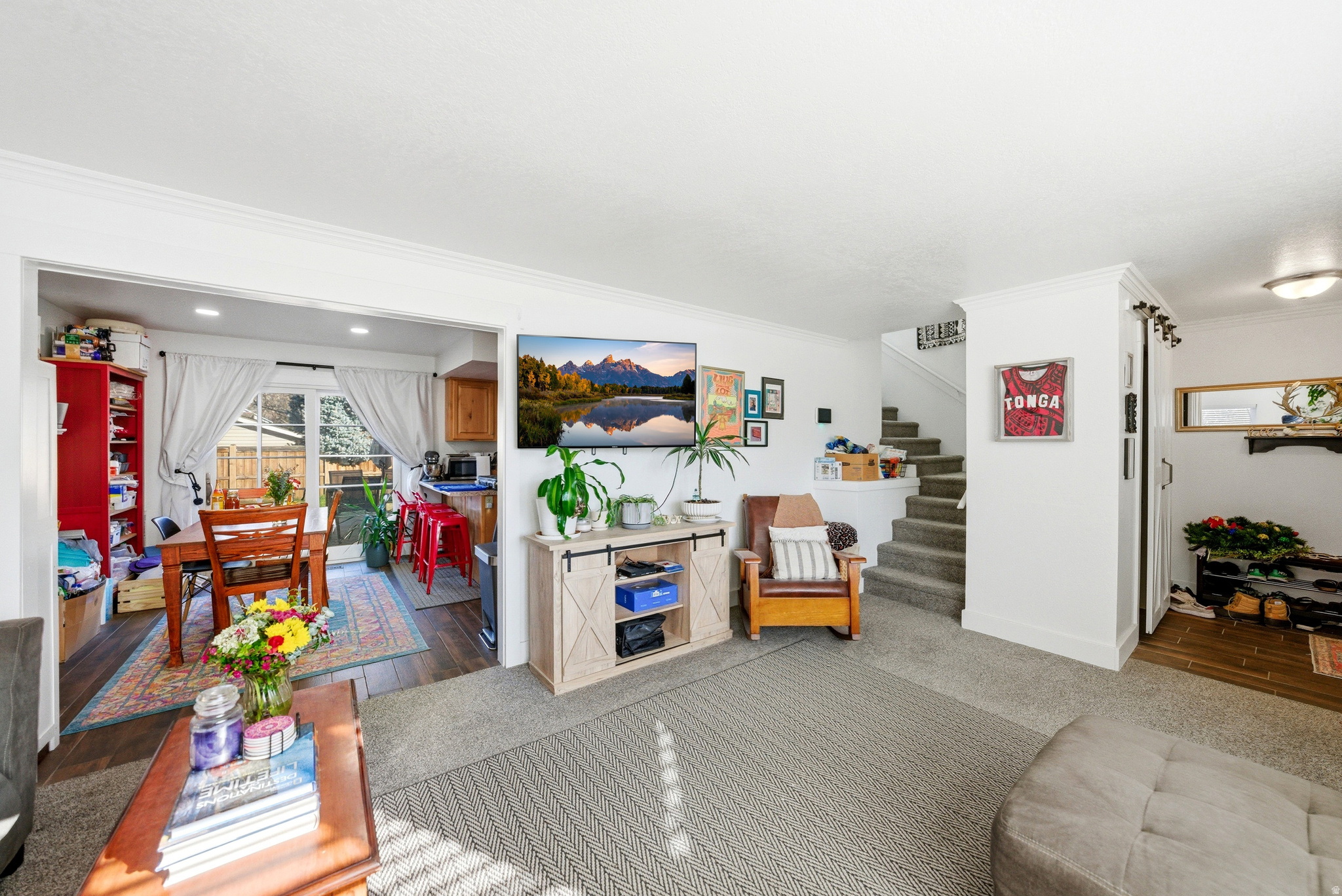 HAMPTON COURT - Residential