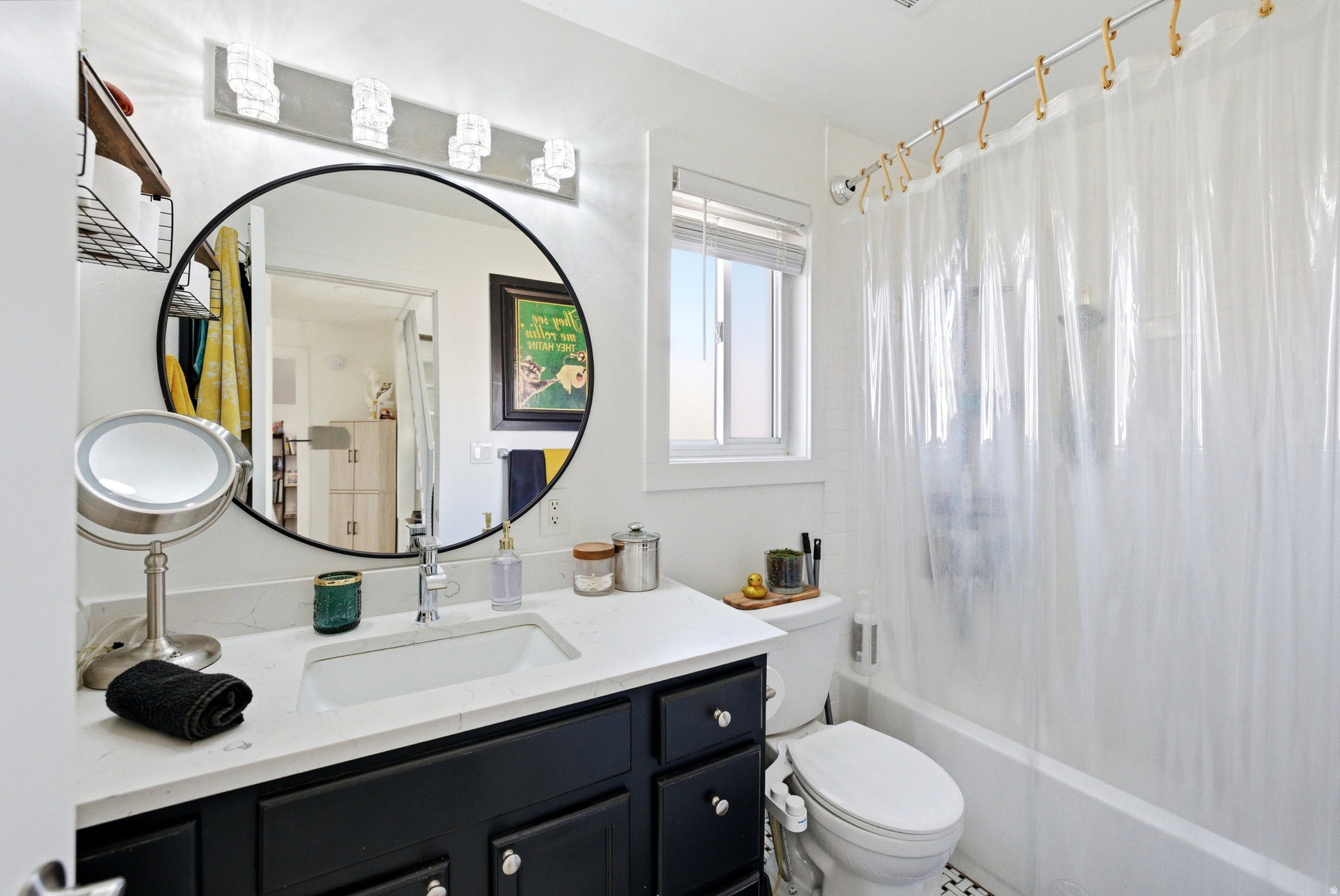 HAMPTON COURT - Residential