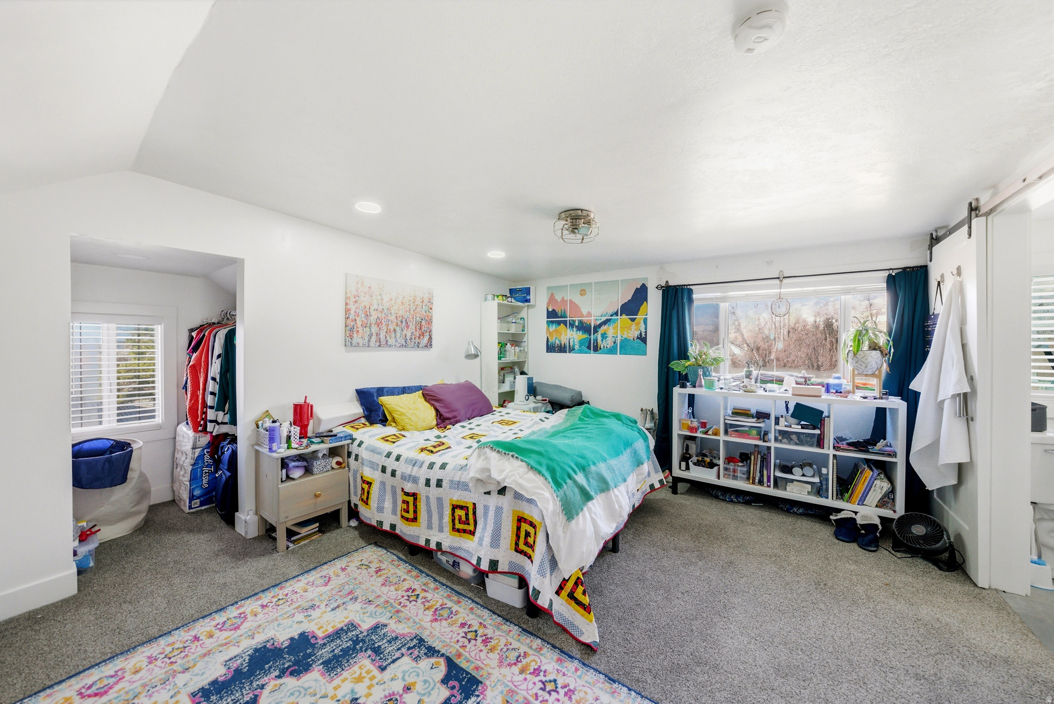 HAMPTON COURT - Residential