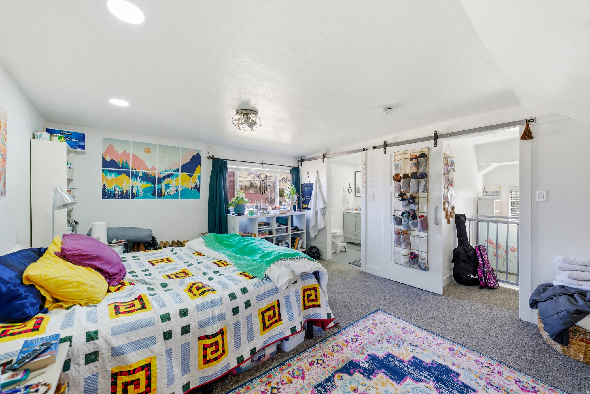 HAMPTON COURT - Residential