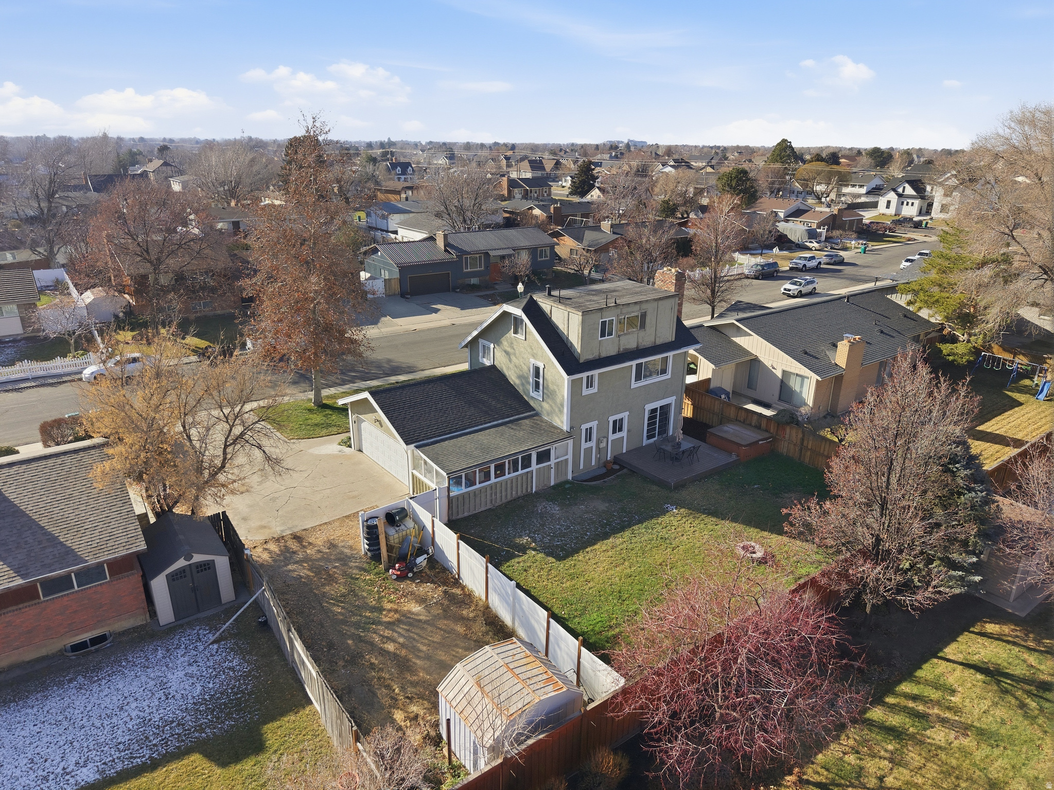 HAMPTON COURT - Residential