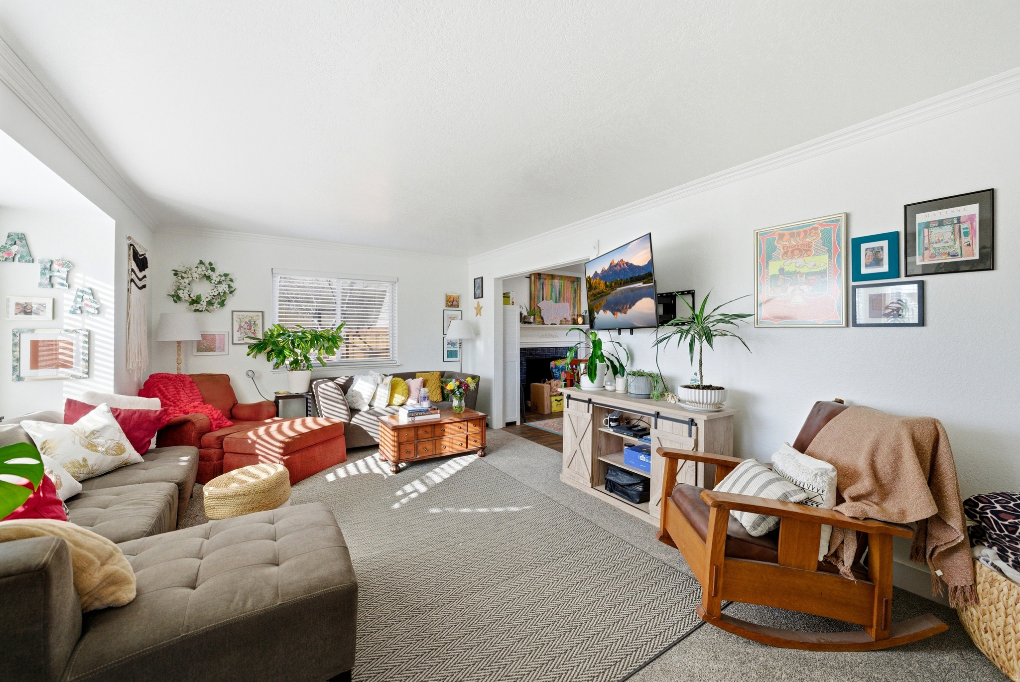 HAMPTON COURT - Residential