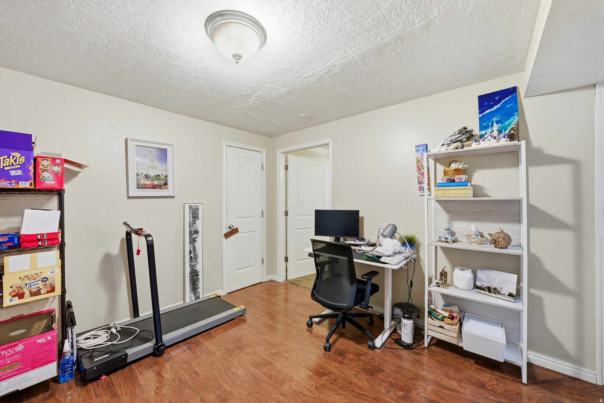 HAMPTON COURT - Residential