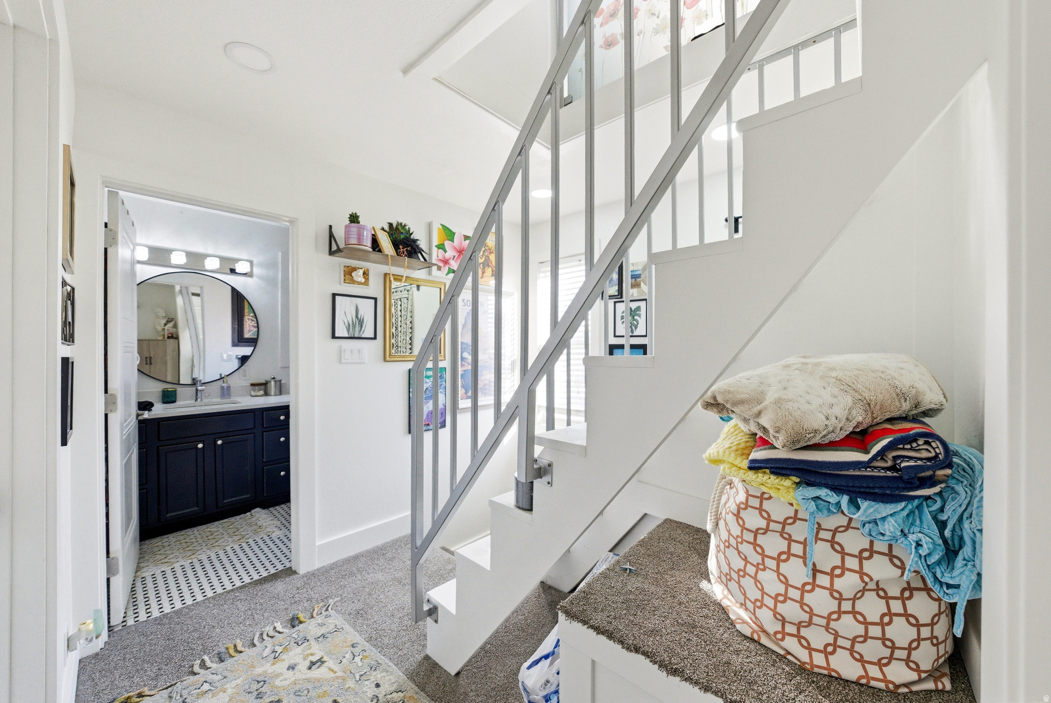 HAMPTON COURT - Residential