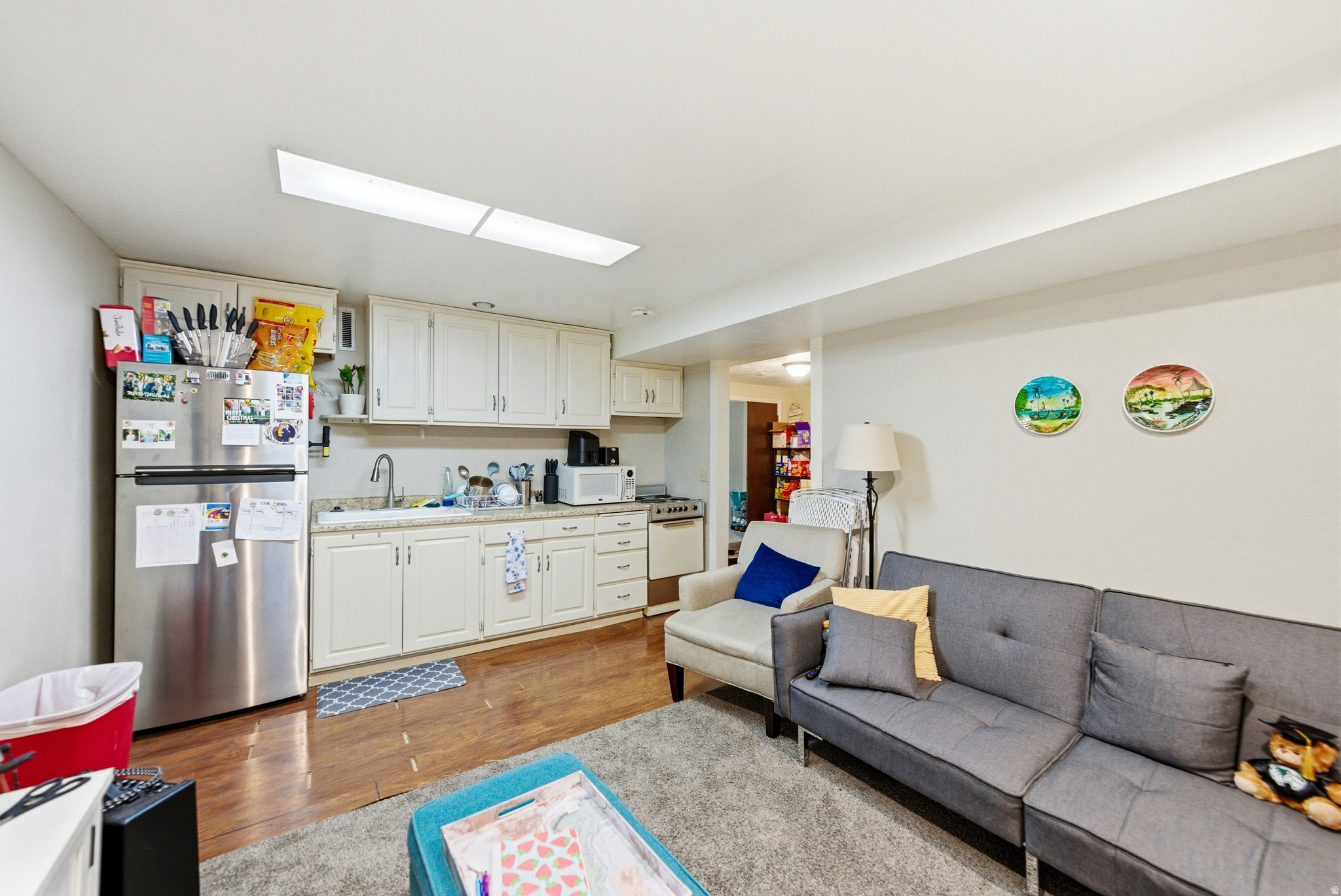 HAMPTON COURT - Residential