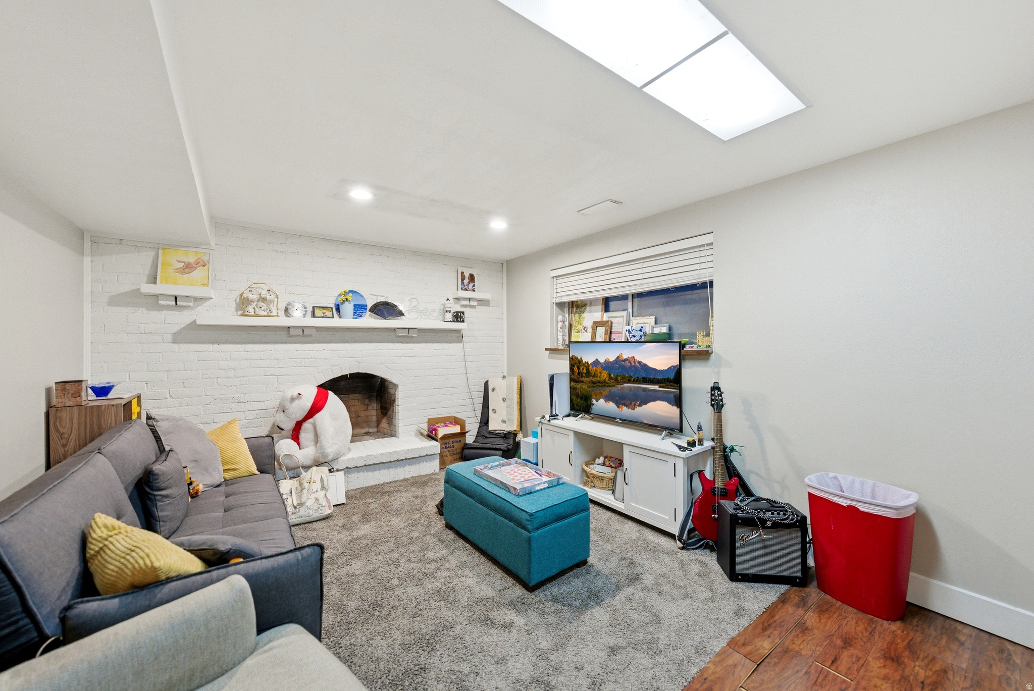 HAMPTON COURT - Residential