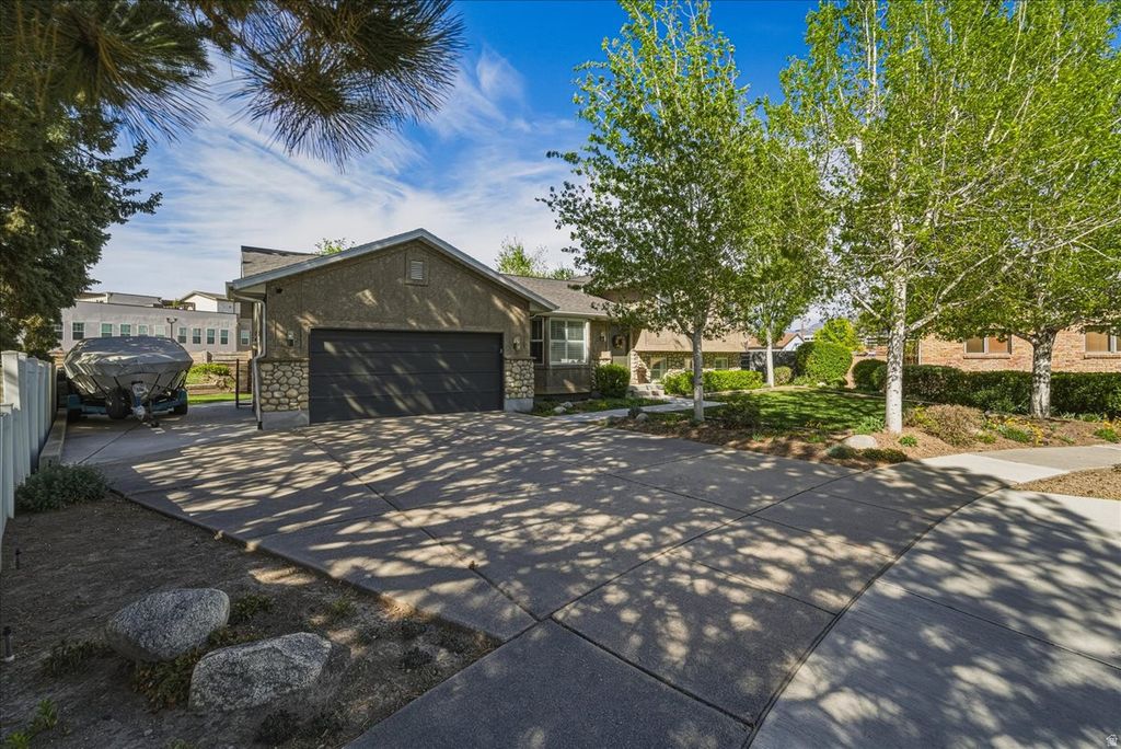Photo of 740 W QUAKING ASPEN DR S, Murray, UT 84123 (MLS # 2153184)