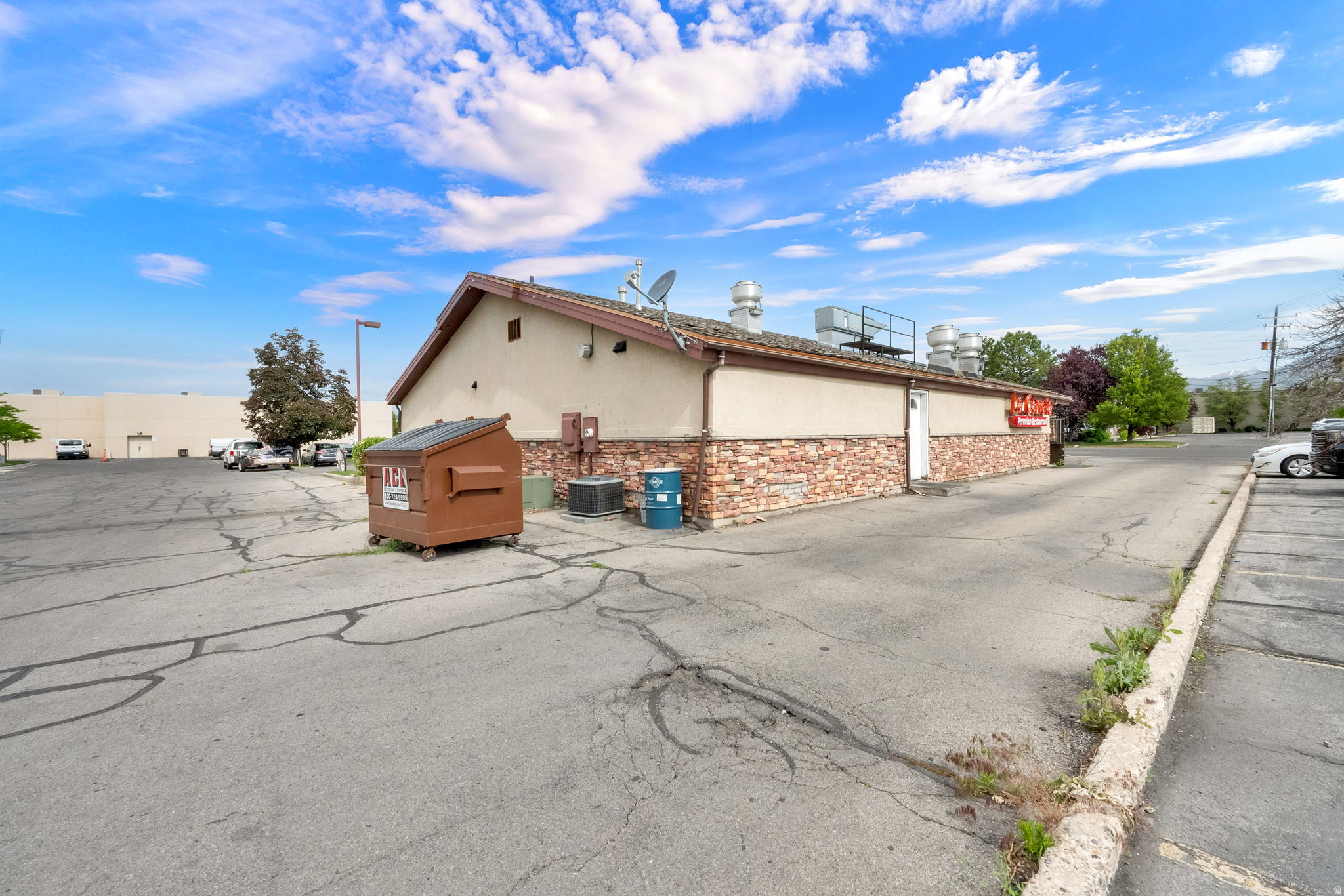 CARILLON SQUARE - Commercial Sale