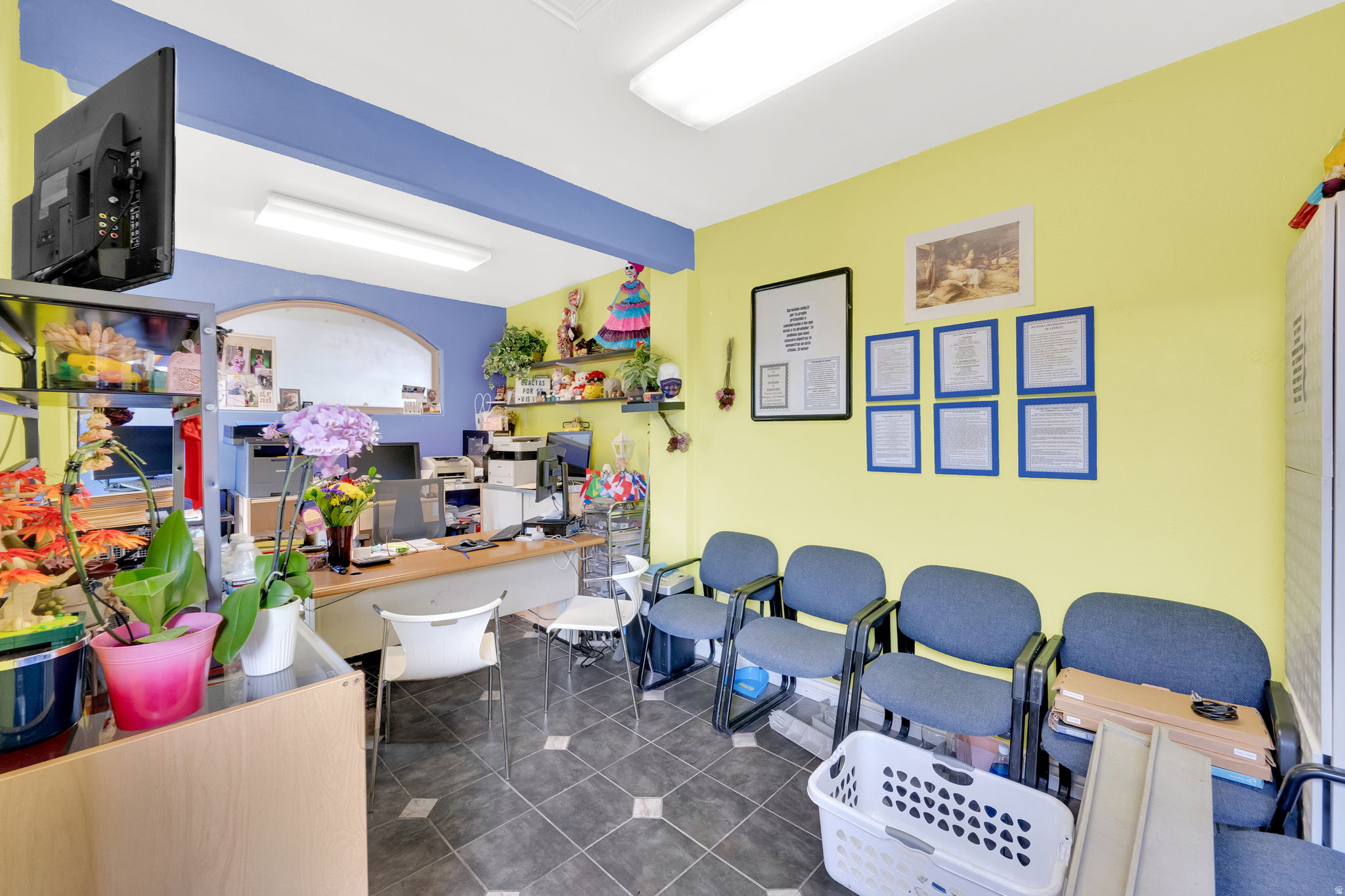 CARILLON SQUARE - Commercial Sale