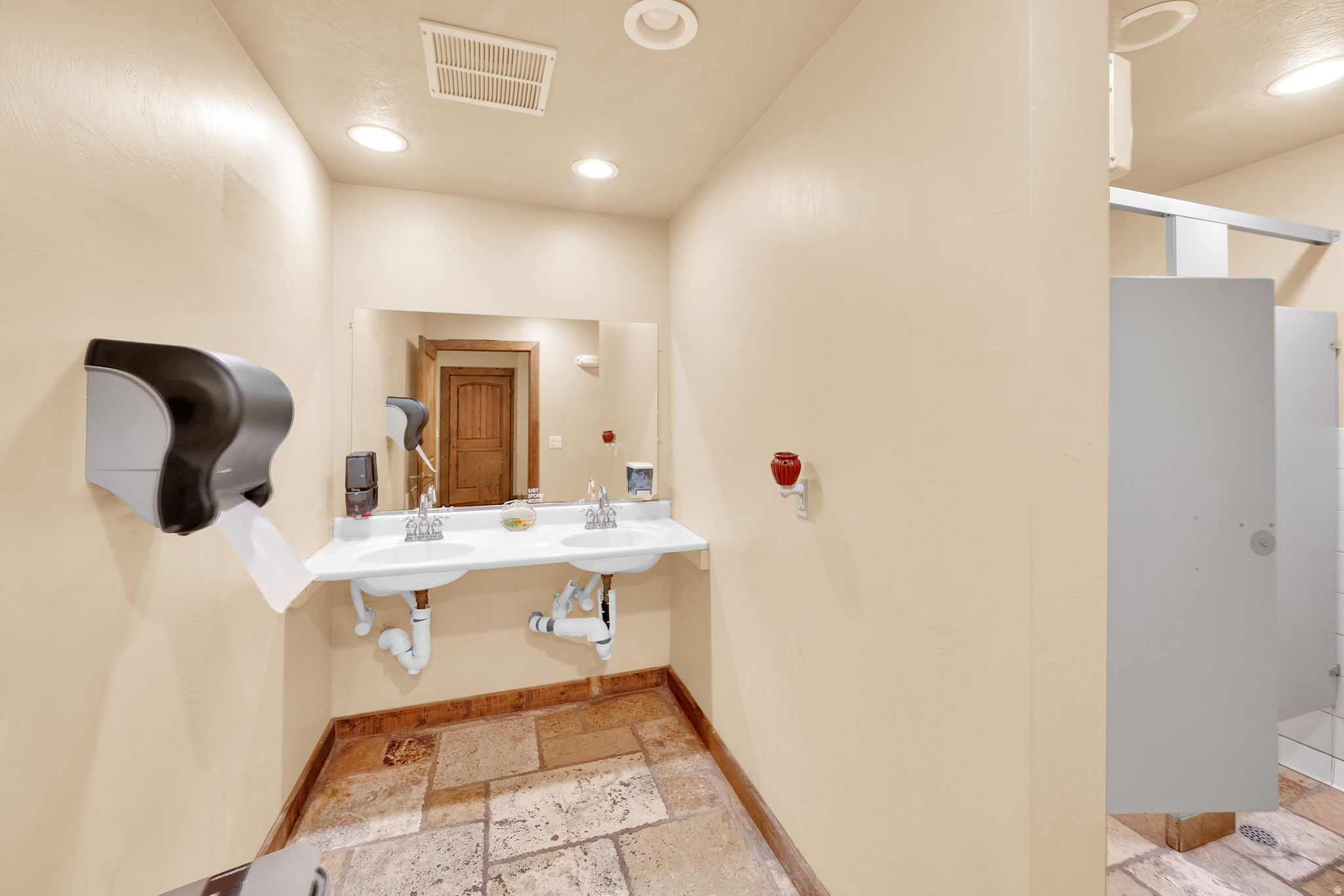 CARILLON SQUARE - Commercial Sale