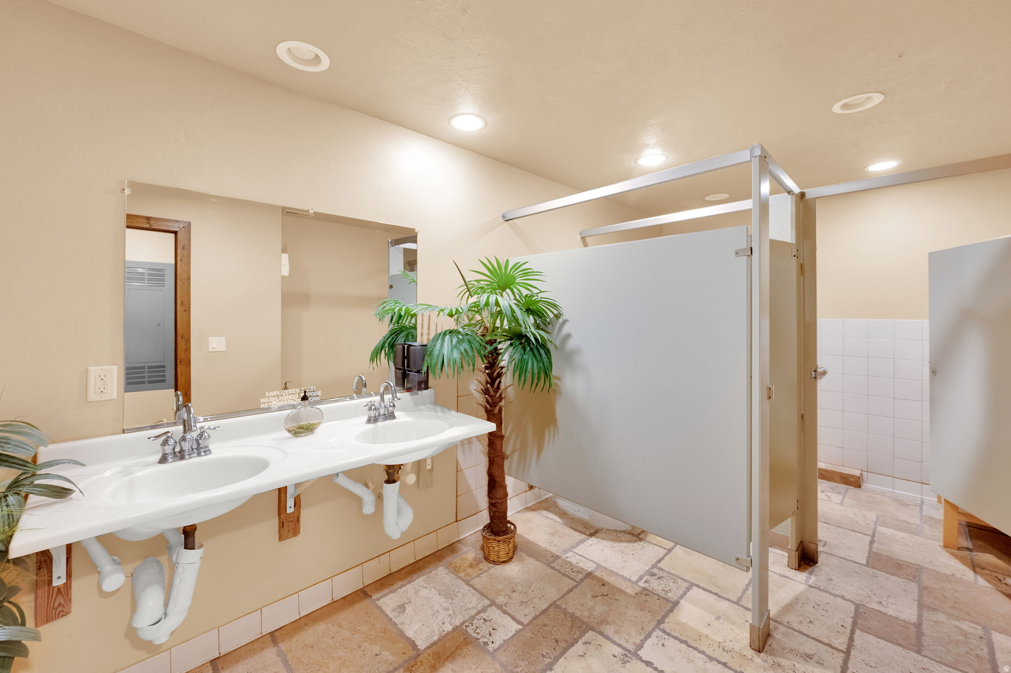 CARILLON SQUARE - Commercial Sale