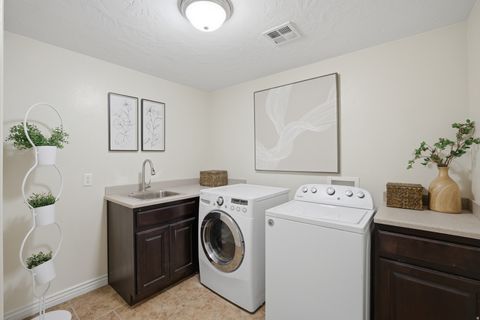 Tiny photo for 1872 S 20 E, Washington, UT 84780 (MLS # 2152546)