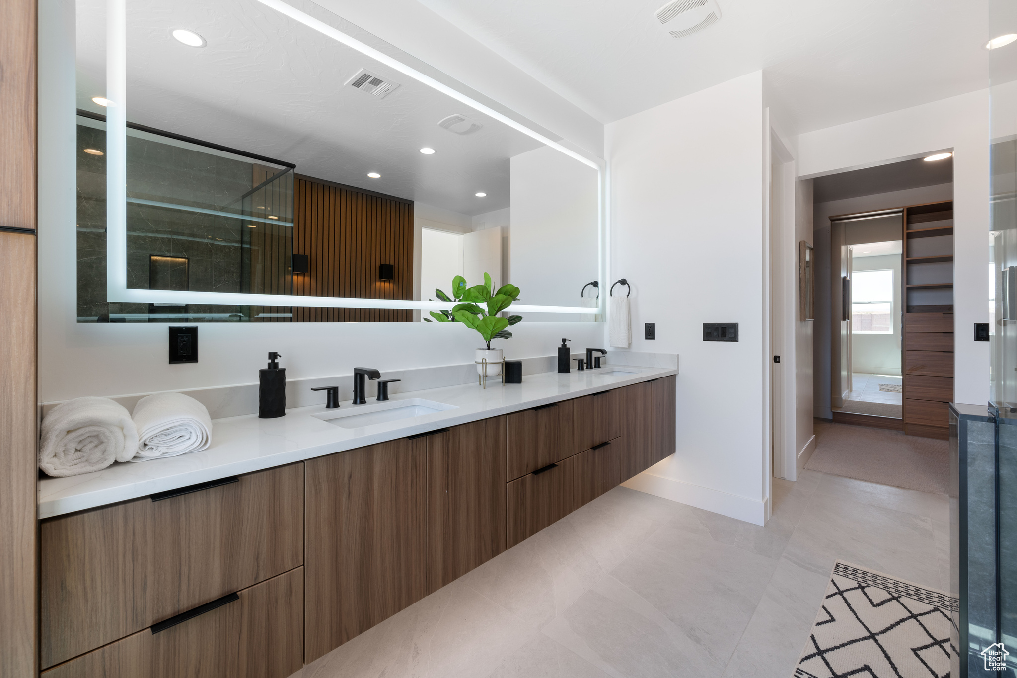 SCENIC POINT - Residential