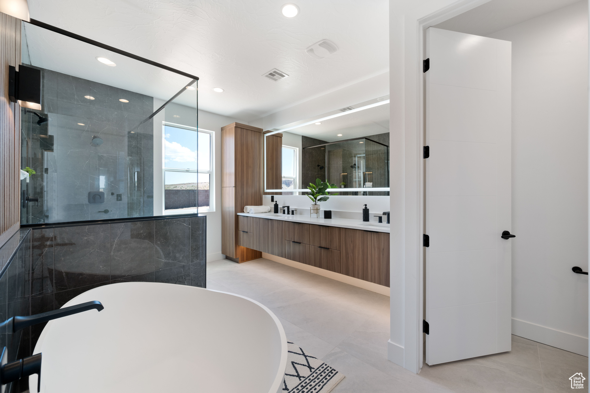 SCENIC POINT - Residential