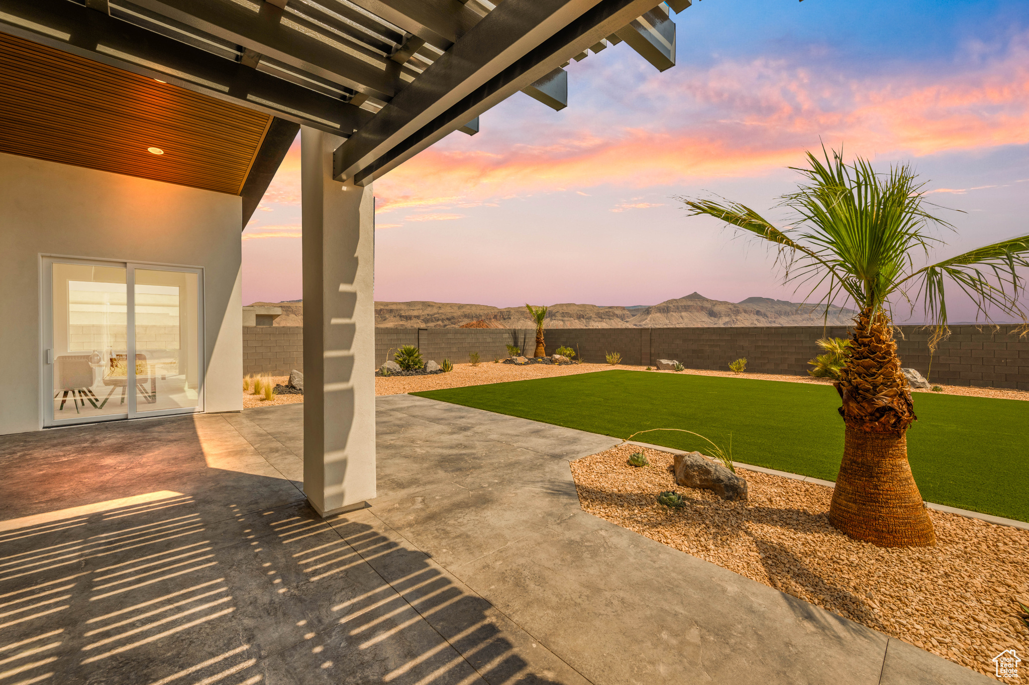 SCENIC POINT - Residential