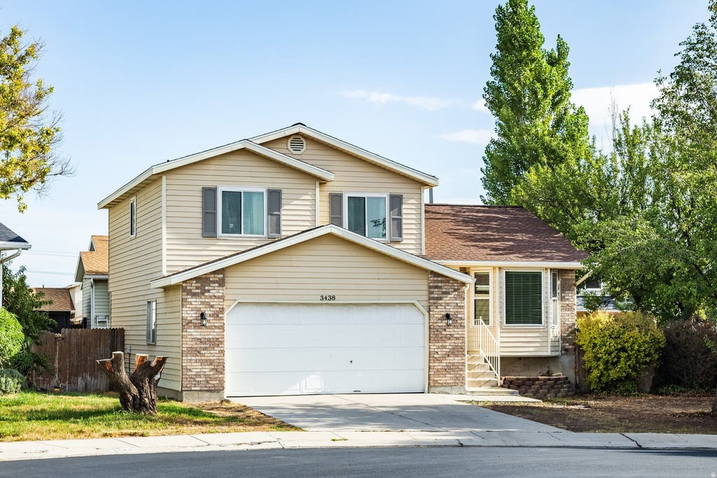 Photo of 3438 W CHARLESWORTH CIR, West Jordan, UT 84088 (MLS # 2179216)