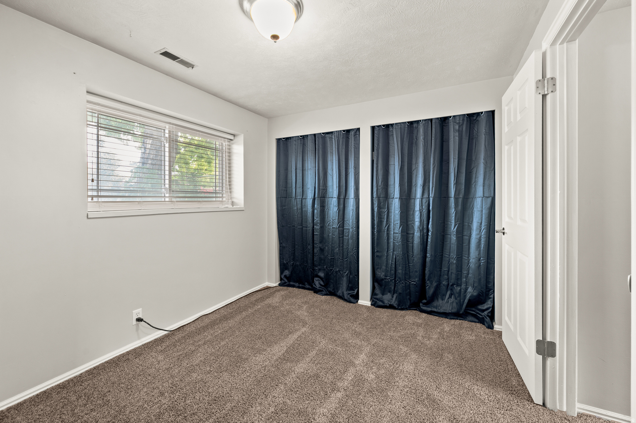 OQUIRRH SHADOWS - Residential Income