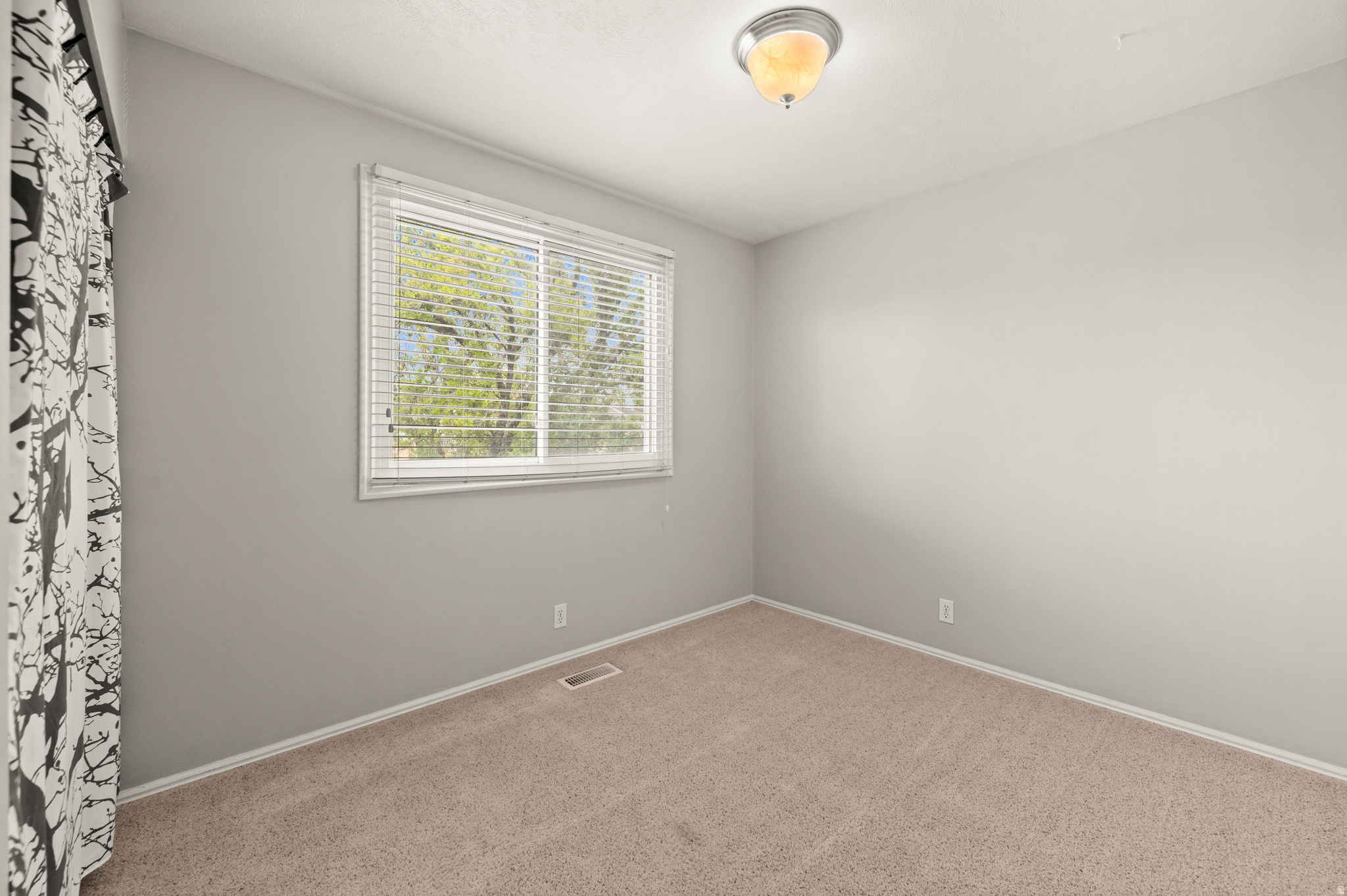OQUIRRH SHADOWS - Residential Income