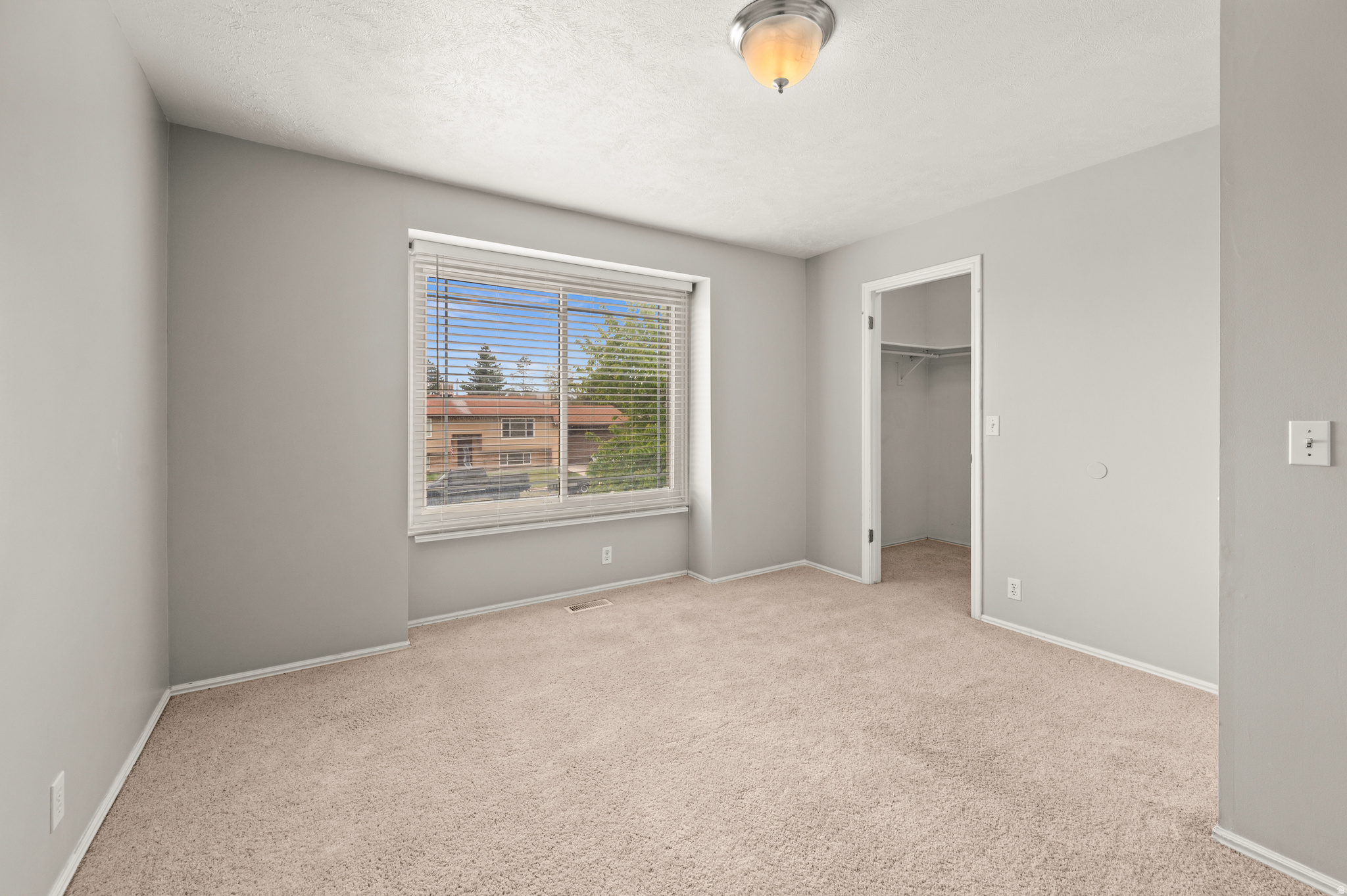 OQUIRRH SHADOWS - Residential Income